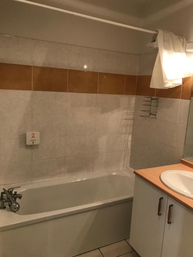Studio Cite Medievale 250 M Carcassonne Bagian luar foto